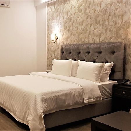 Hotel Green Court Homagama Esterno foto
