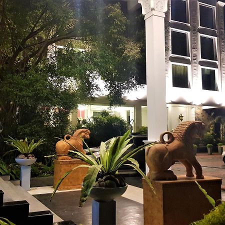 Hotel Green Court Homagama Esterno foto