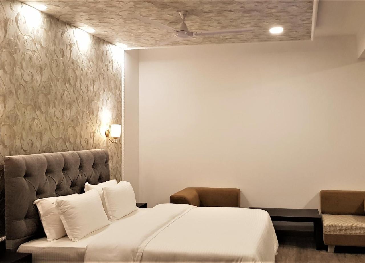 Hotel Green Court Homagama Esterno foto