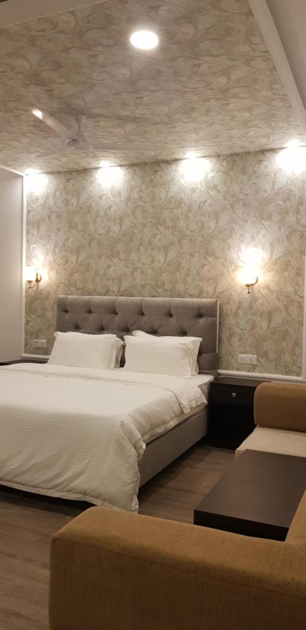 Hotel Green Court Homagama Esterno foto