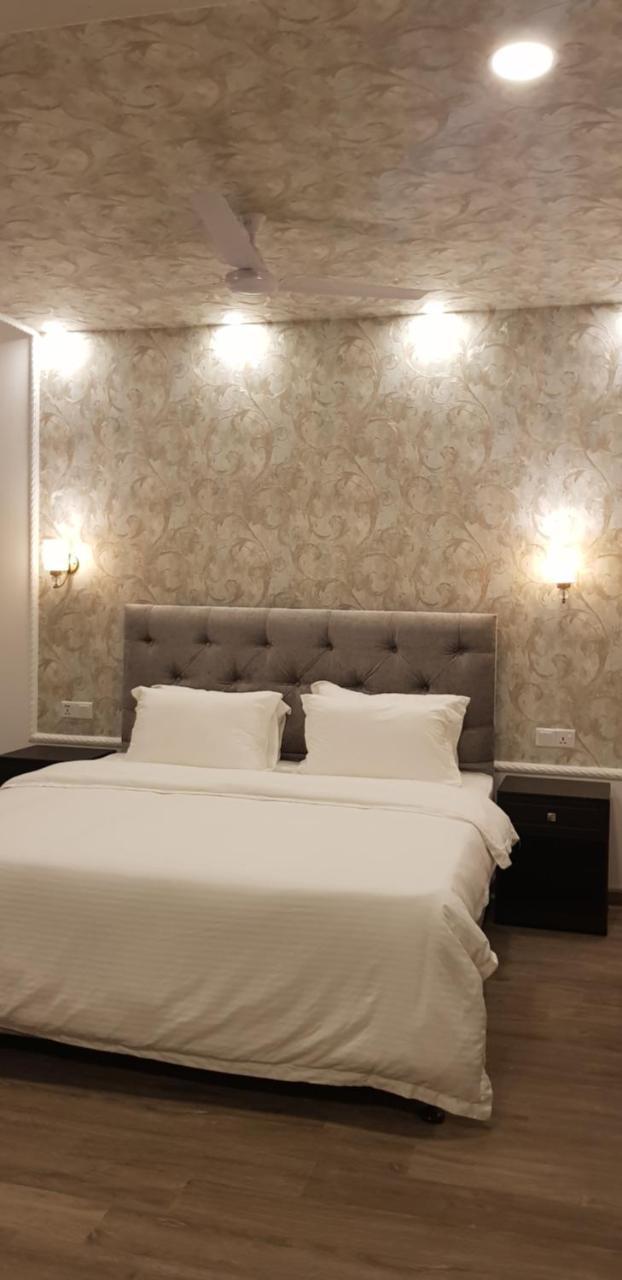 Hotel Green Court Homagama Esterno foto