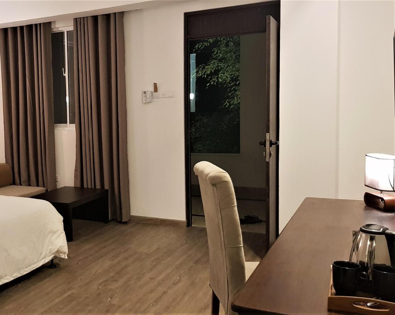 Hotel Green Court Homagama Esterno foto