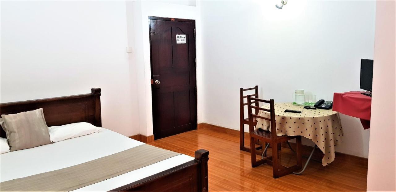 Hotel Green Court Homagama Esterno foto