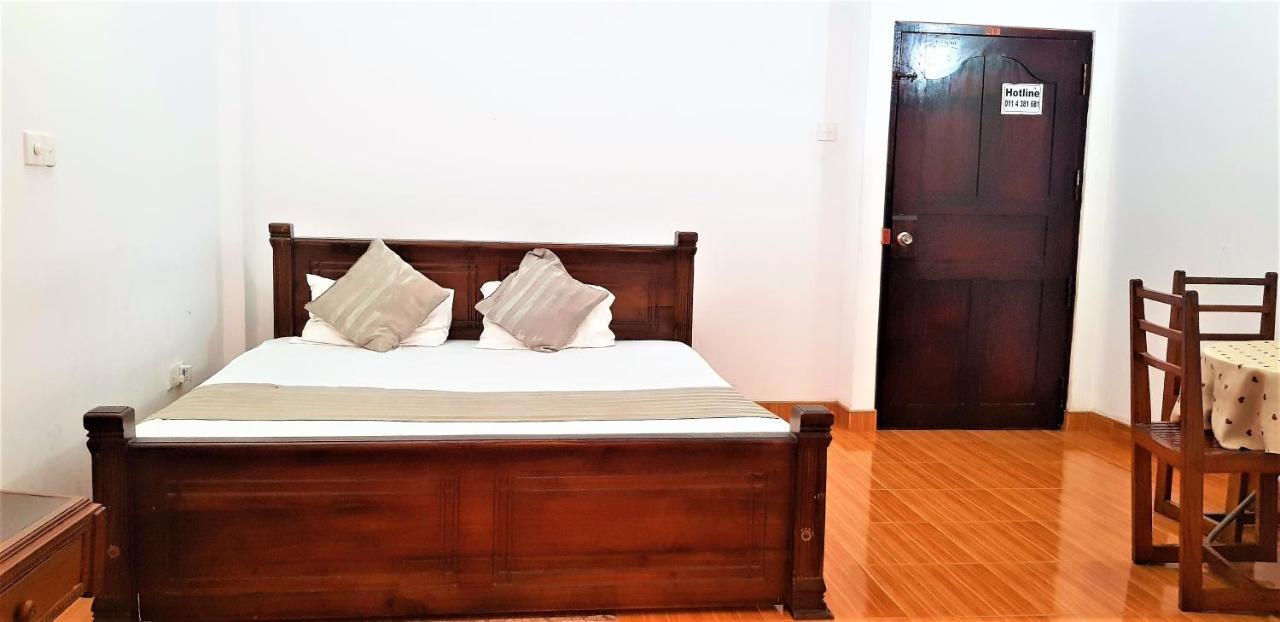 Hotel Green Court Homagama Esterno foto